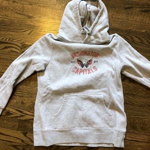 ✨PRICE DROP✨Women’s Washington Capitals Sweatshirt